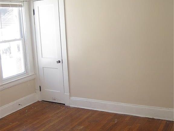 4th image of 3158/3160 Meadowbrook Blvd