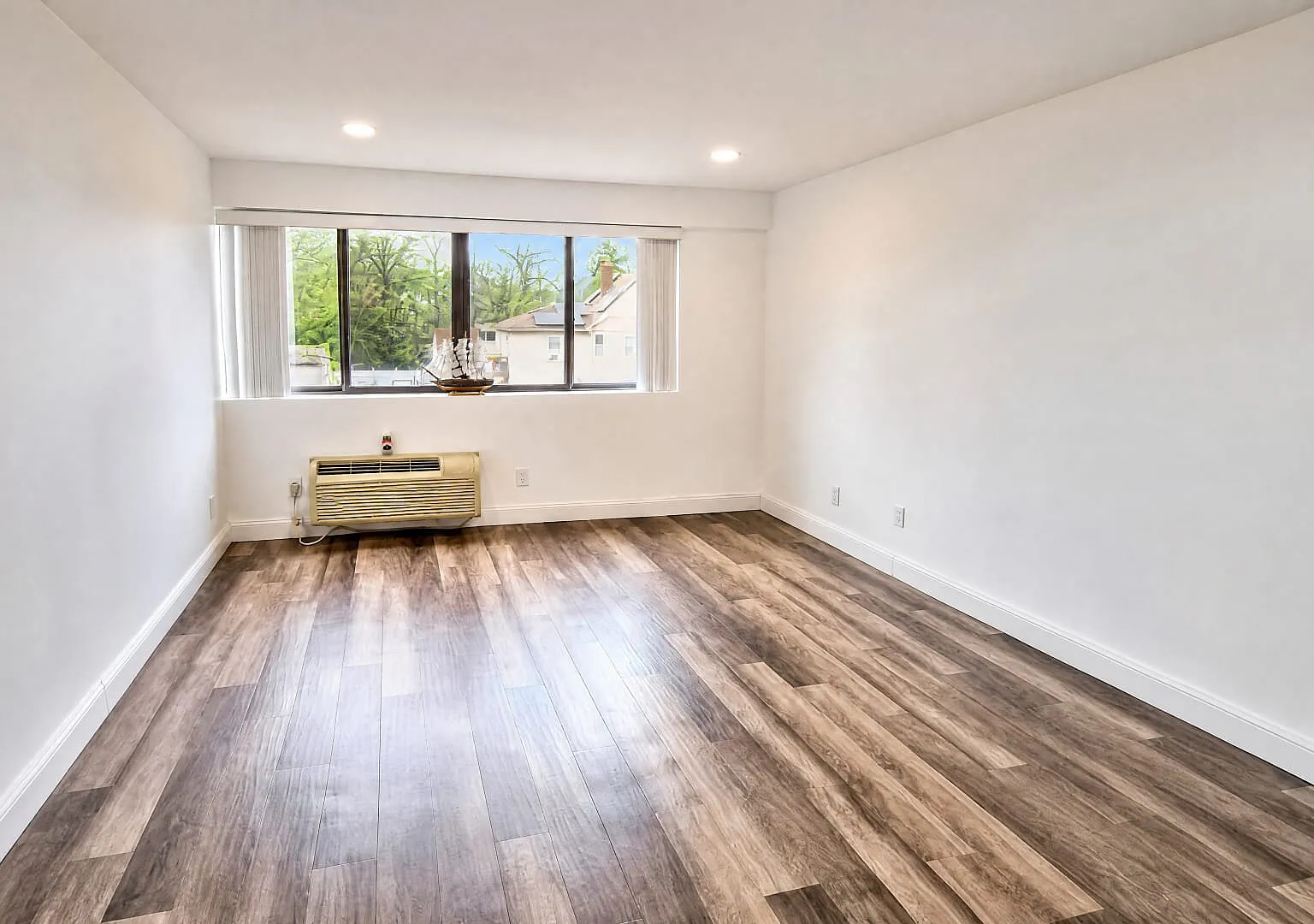 55 Clinton Pl — Photo 3