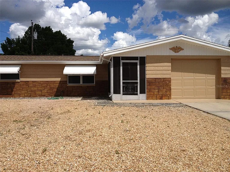 1050 Clairborne St — Photo 1