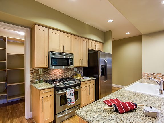 Maple cabinets & stainless