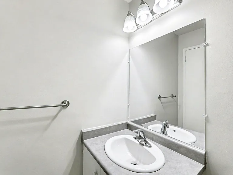 645 Village Green Ave — Photo 23