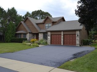 170 N Greenleaf St, Gurnee, IL 60031