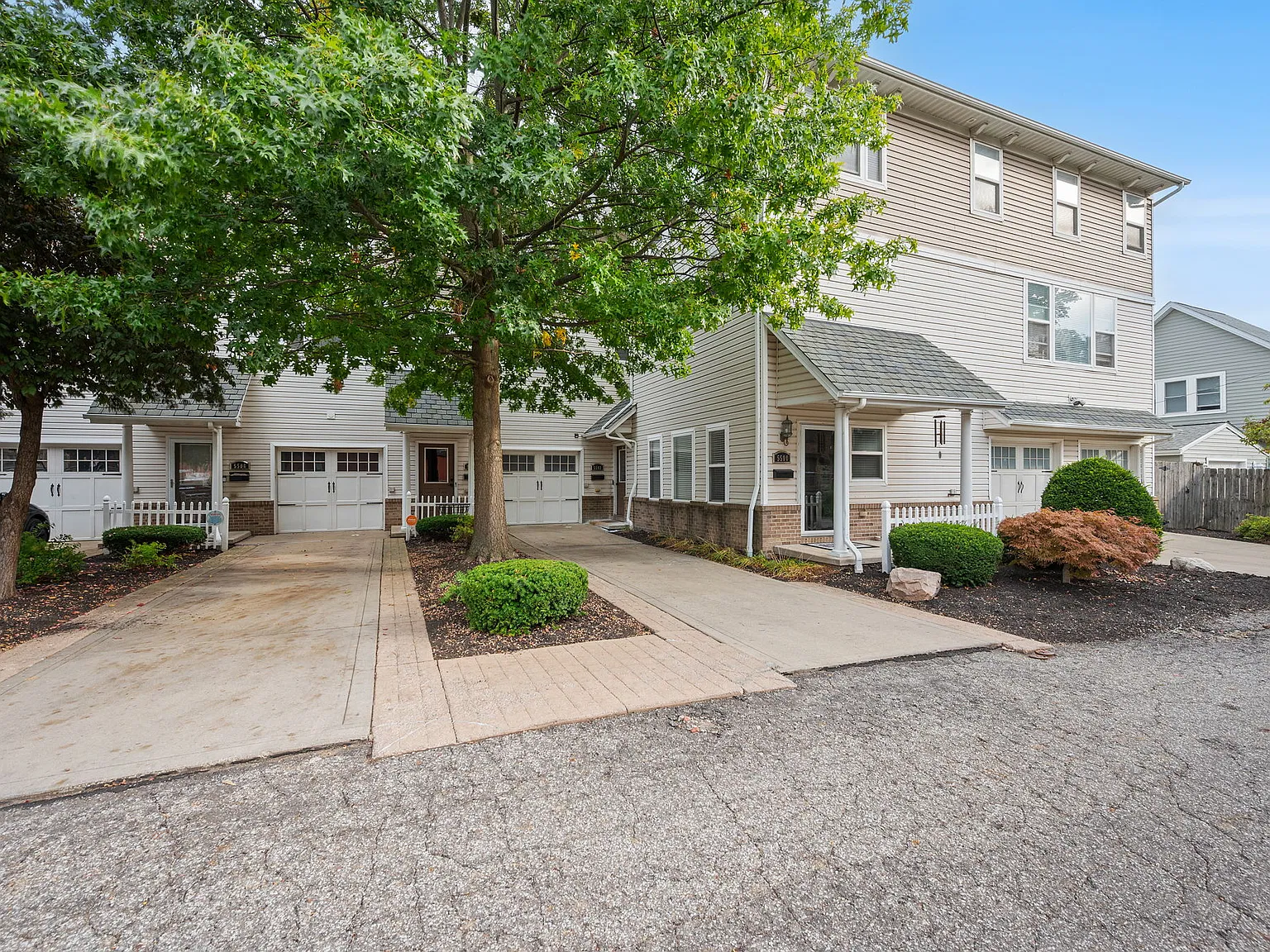 2 bed, 2.5 bath, 1840 sqft, $2,700 — Photo 3