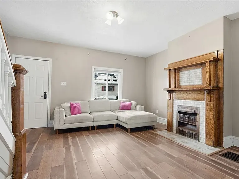 233 Edith St — Photo 4