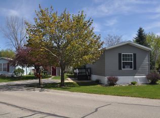 105 Twin Lakes Dr, North Fond Du Lac, WI 54937