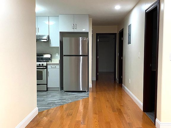 2nd image of 16028 73rd Ave Floor 1