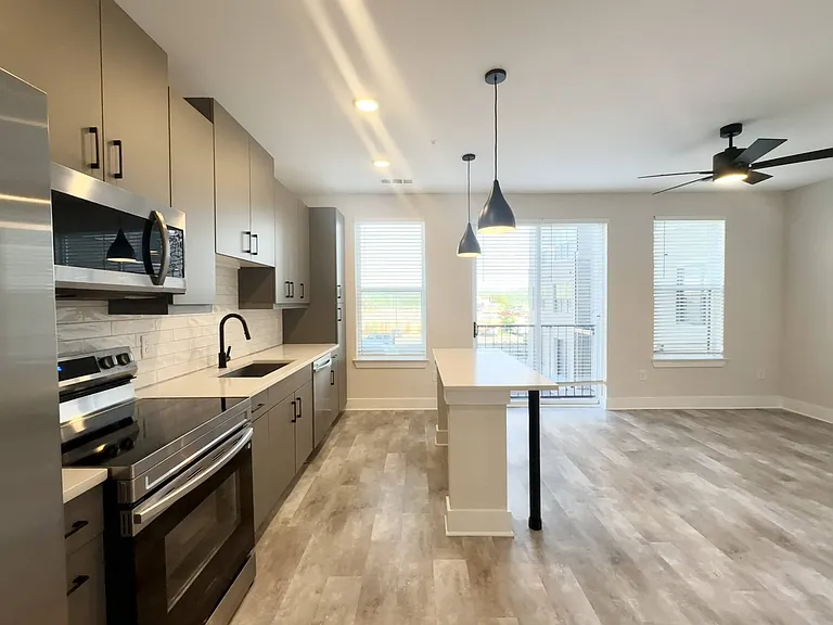 District at Riverside Apartments — Photo 76
