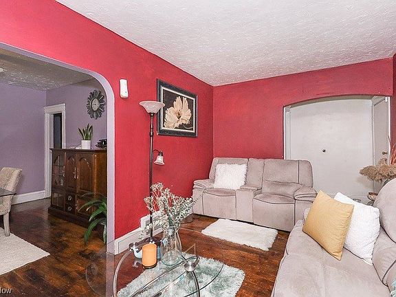 2nd image of 12604 Farringdon Ave