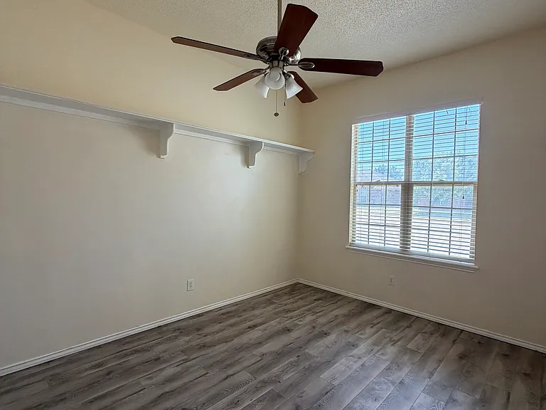 1001 Pontiac Ave — Photo 11