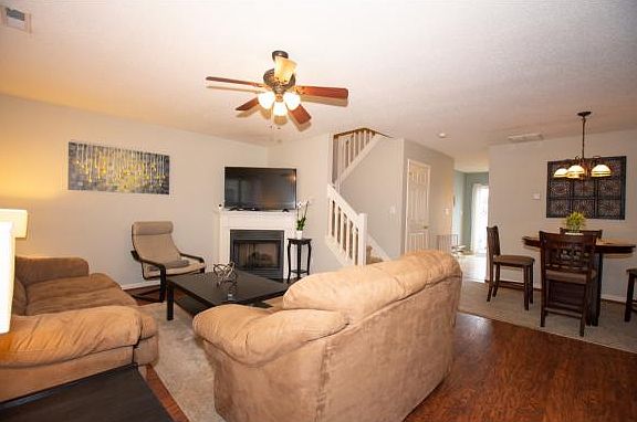 4th image of 1046 Oak Blossom Way