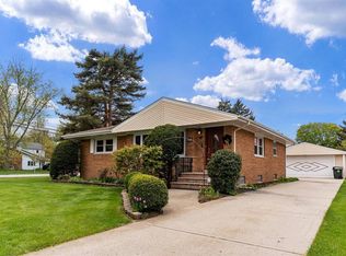 604 N Wilshire Ln, Arlington Heights, IL 60004