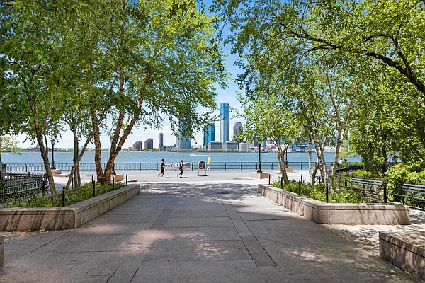 Sold by R New York | media 40