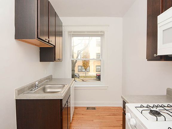 4th image of 3209 W Pierce Ave #3