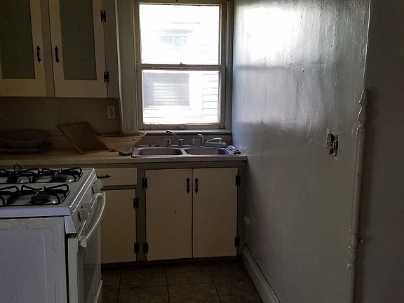 3rd image of 1148 N Main St Unit 1