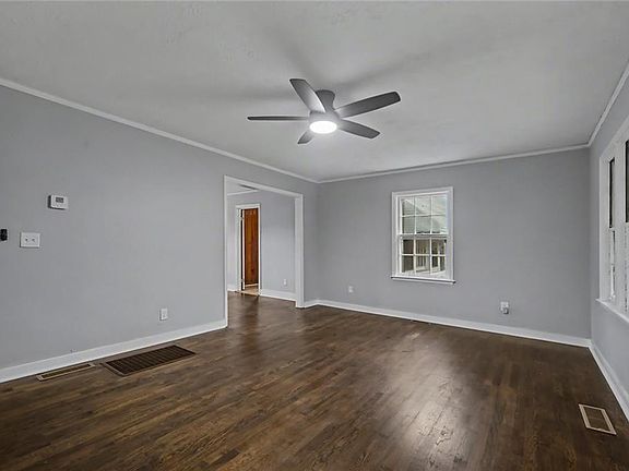 4th image of 725 Matilda Pl NW