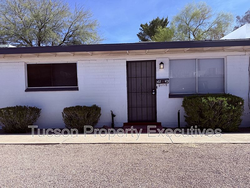 1st image of 4243 E Lee St