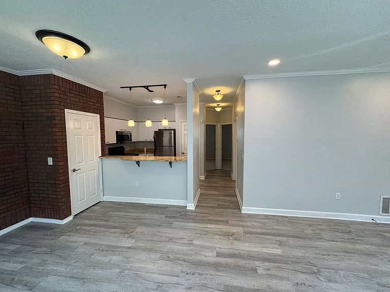 14 W Russell St — Photo 5