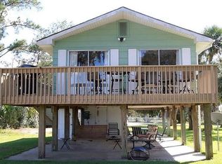255 Palm Island Dr, Midway, GA 31320