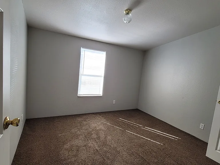 1047 W Vine St — Photo 6