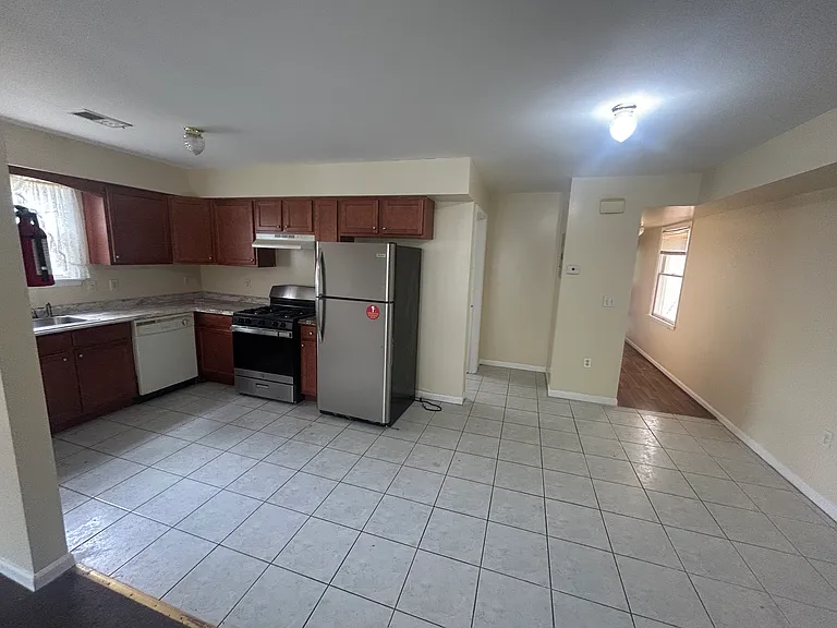 30 Elm Ct #1 — Photo 2