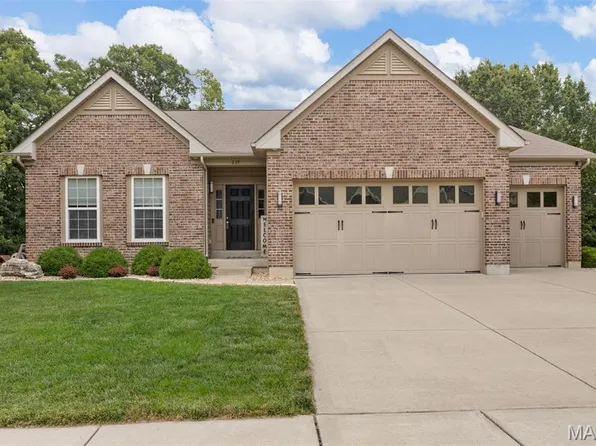 239 Carlton Point Dr, Wentzville, MO 63385