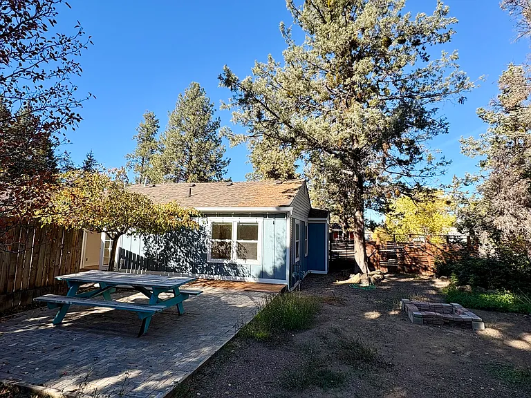 545 NE Irving Ave — Photo 15