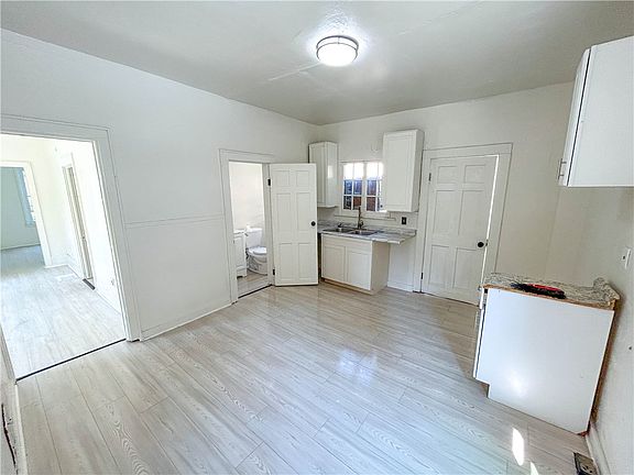 3rd image of 174 Sherman St