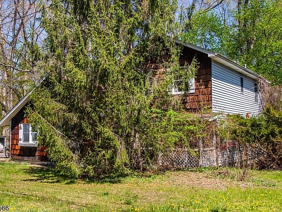 4th image of 11 Greenbrook Dr