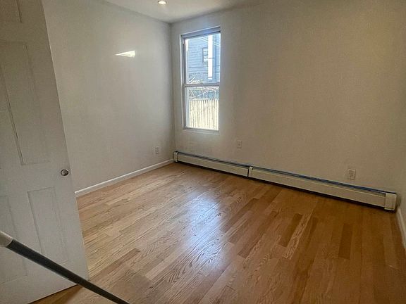 4th image of 3831 29th St #1