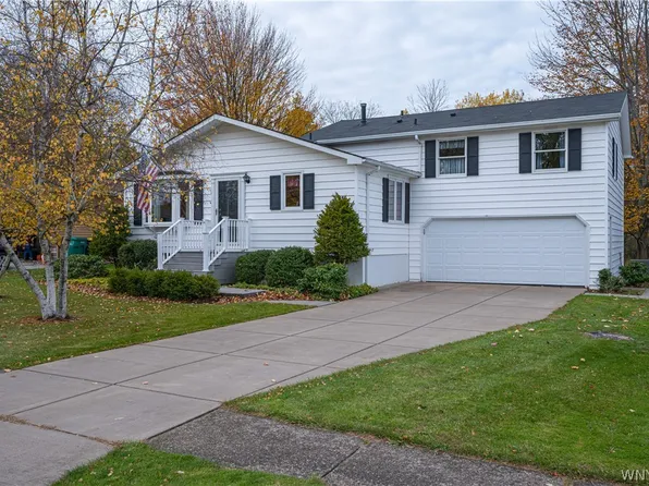4364 Chisholm Trl, Hamburg, NY 14075