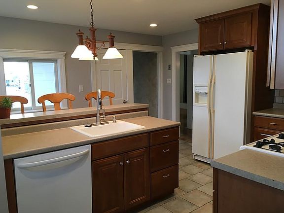 4th image of 38 Rockhill St