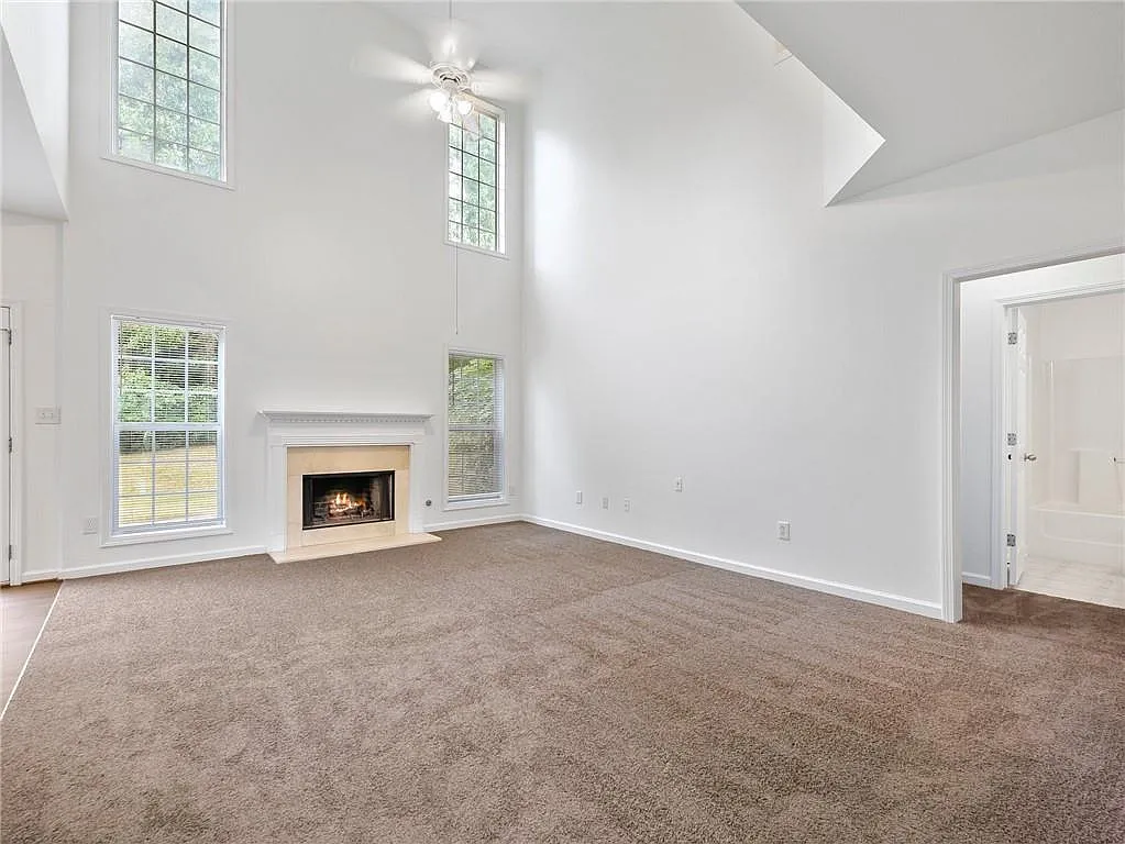 5 bed, 3.0 bath, 2331 sqft, $2,600 — Photo 4