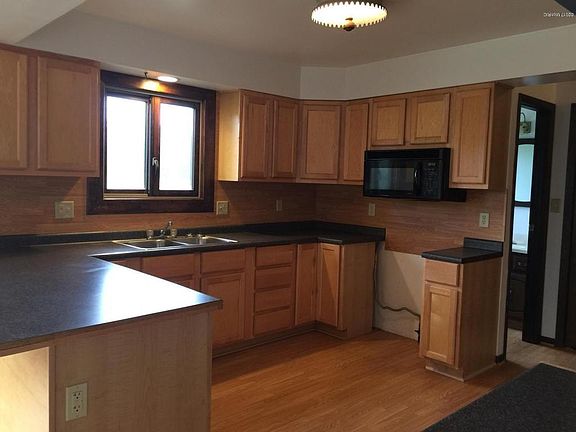 3rd image of 9464 E 136th St