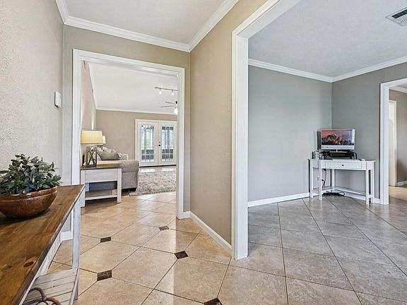 3rd image of 13917 Countryside St