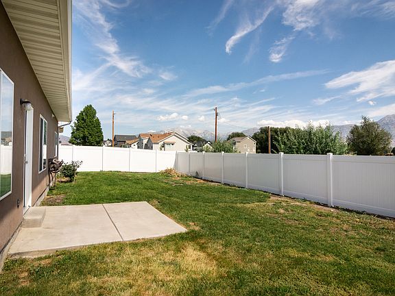 3rd image of 311 W Lakeview Dr