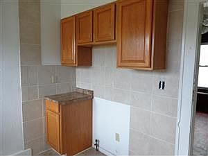 3rd image of 812 W 17th St
