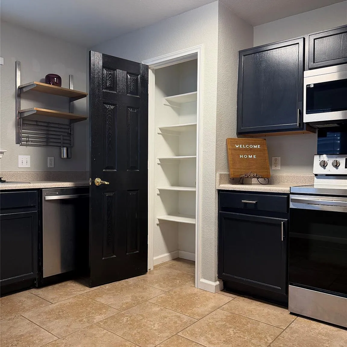 4 bed, 2.5 bath, 1660 sqft, $1,900 — Photo 3