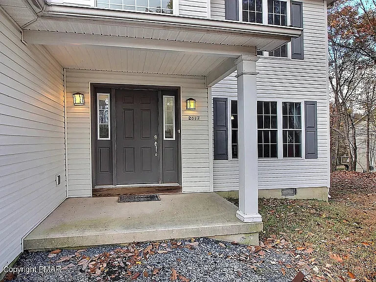 4 bed, 2.5 bath, 2362 sqft, $2,800 — Photo 2