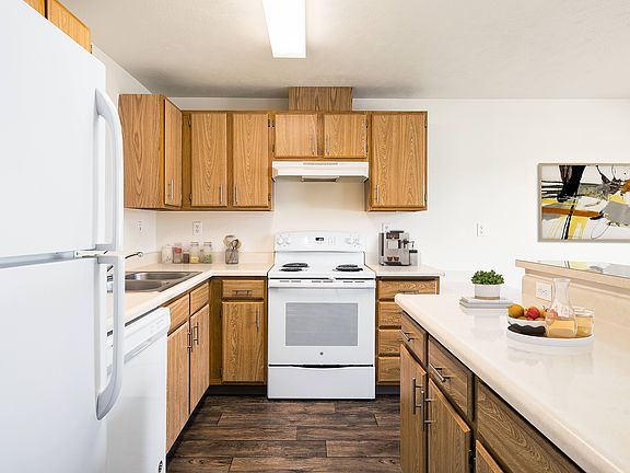 4th image of 3539 E 2nd Ave #9