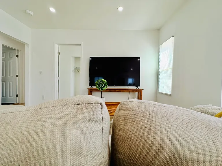 2669 Clyde Ave — Photo 14