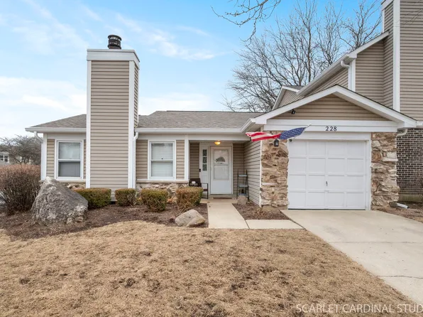 228 Pebble Creek Dr, Bloomingdale, IL 60108