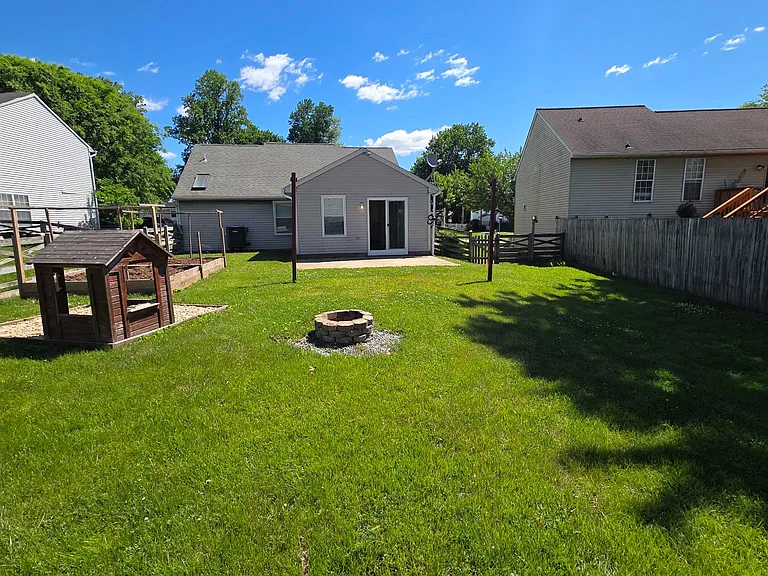 1216 Halls Chance Ln — Photo 13