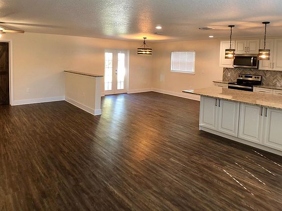 3rd image of 102 Driftwood Ln