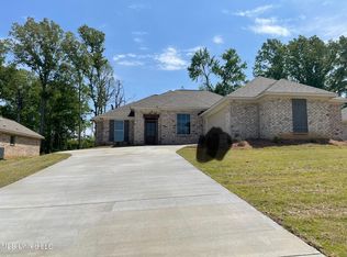 221 Hemingway Cir, Canton, MS 39046