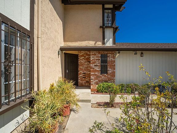 2nd image of 3050 Redford Pl