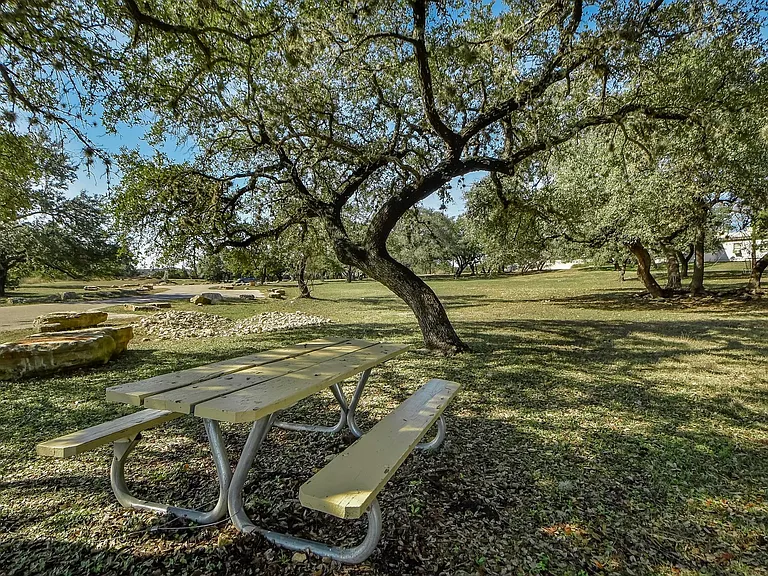 2603 Nocona Trl — Photo 32