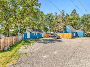 52 Oak Grove Rd, Medford, OR 97501
