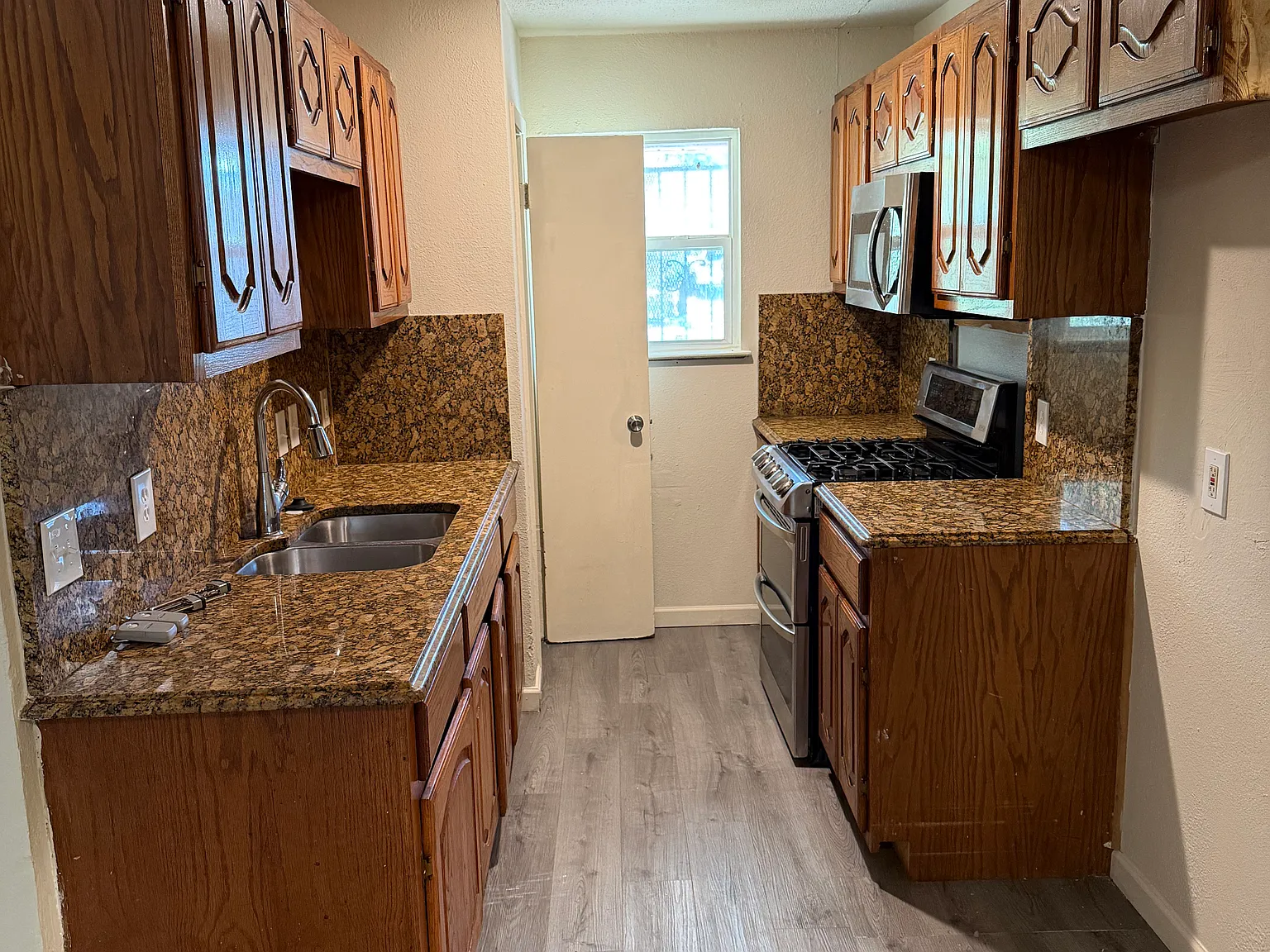 4 bed, 1424 sqft, $1,950 — Photo 2