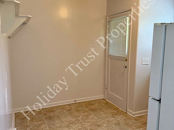 3rd image of 704 N St SE