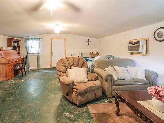2nd image of 1245 Rainbow Ln